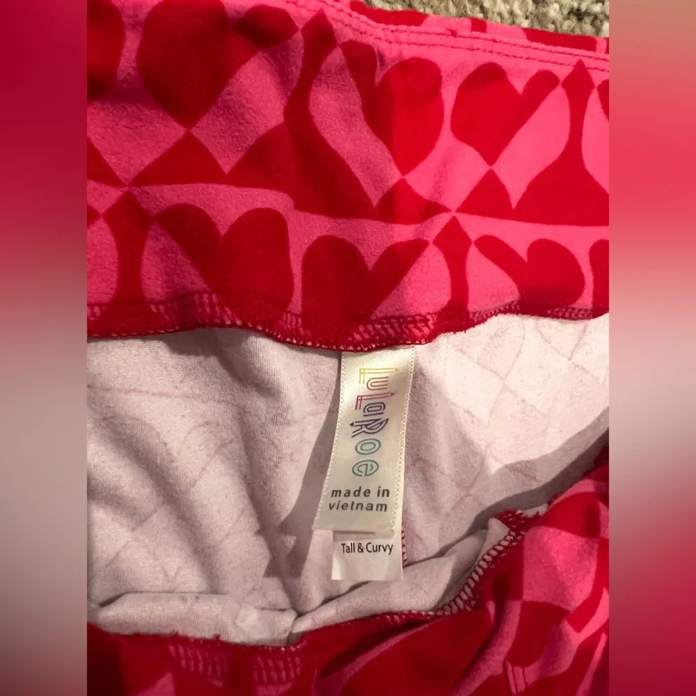 LuLaRoe Red Heart Pattern Leggings - Picture 2 of 3